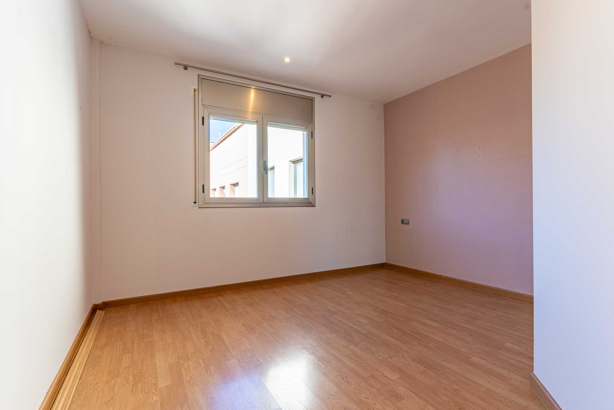 Dormitorio antes del home staging