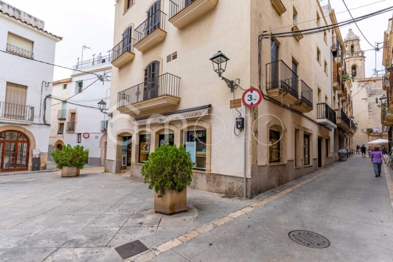 Local en alquiler junto a la Plaça de la Vila