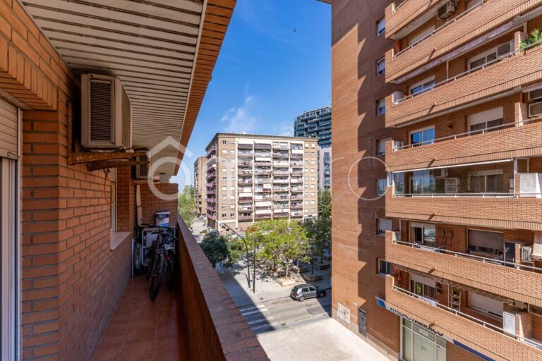 Pis de 3 habitacions a Nou Eixample Sud