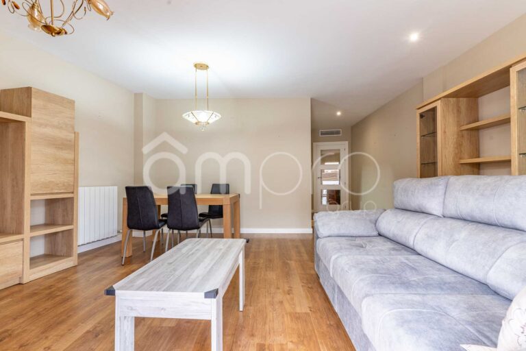 Apartament semi-nou al centre