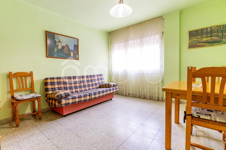 Apartament semi-reformat al centre