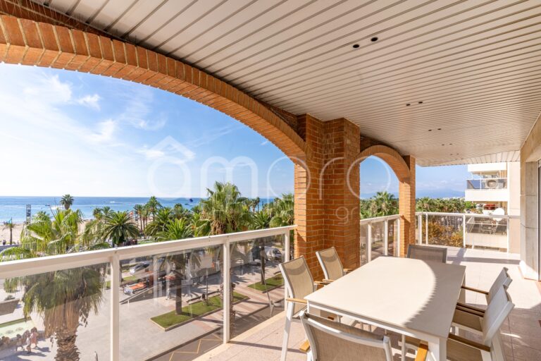 Apartament de luxe amb vistes al mar